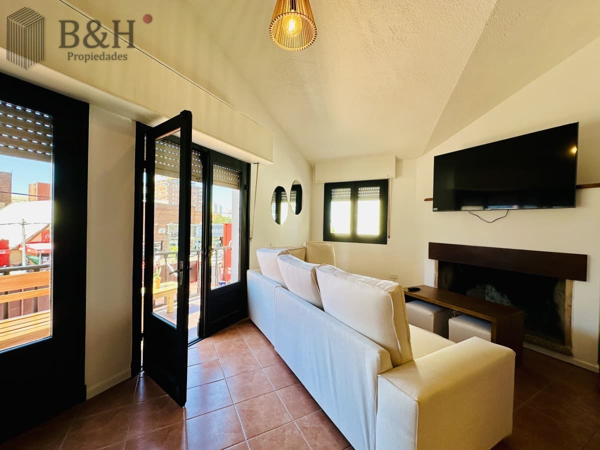 Casa estilo apartamento reciclada a nuevo en la mejor ubicación a pasos de la playa, Península, Brava y Mansa, Punta del Este