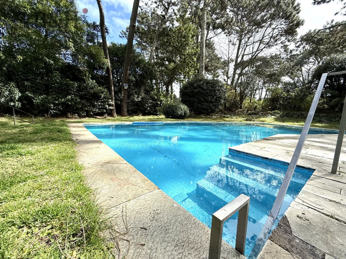 Casa en alquiler de temporada con 4 suites más dependencia en 4500 m2 piscina y parrillero