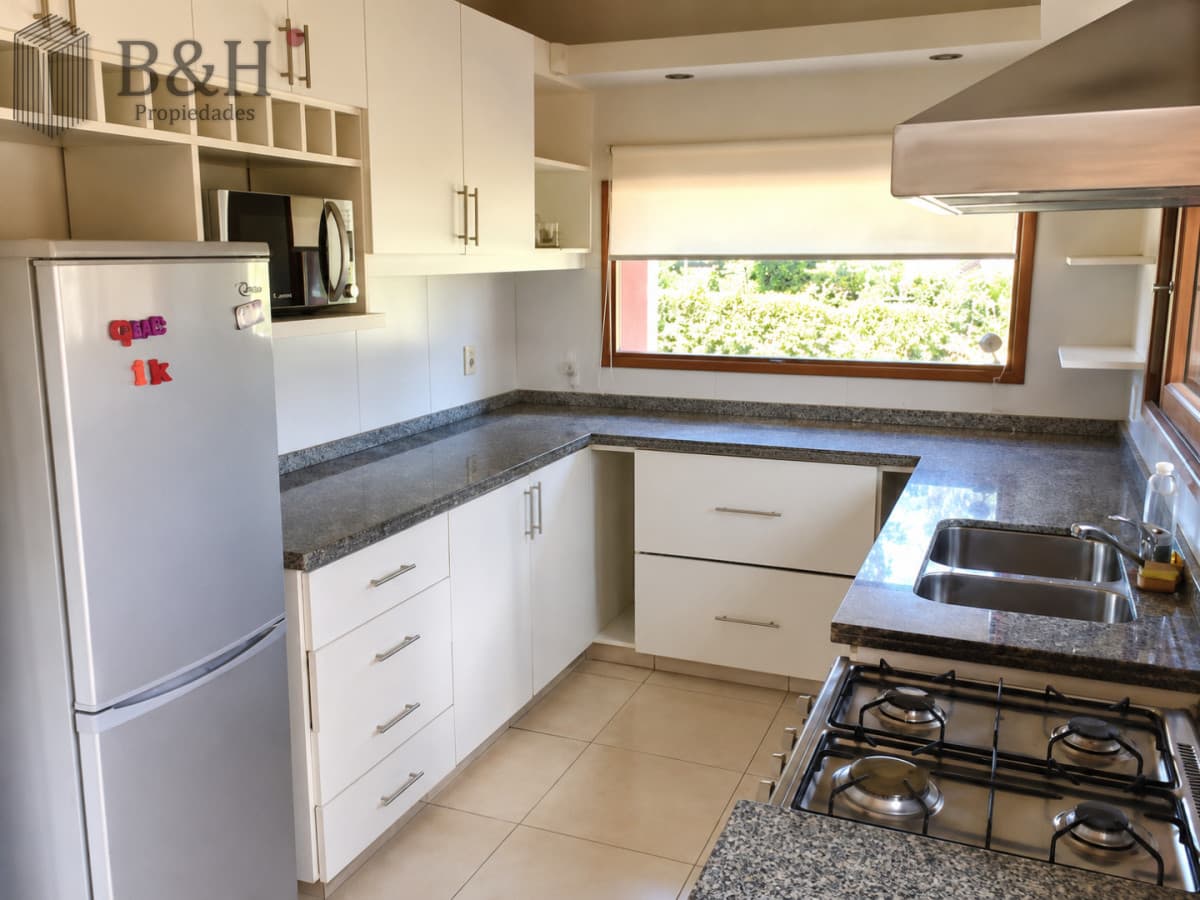Casa de 4 Dormitorios, Piscina Climatizada y Barbacoa a solo 500 metros del mar