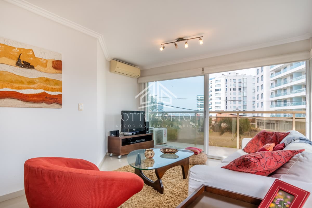 Moderno Apartamento de 3 Dormitorios a Pocas Cuadras del Mar En Venta, Playa Brava