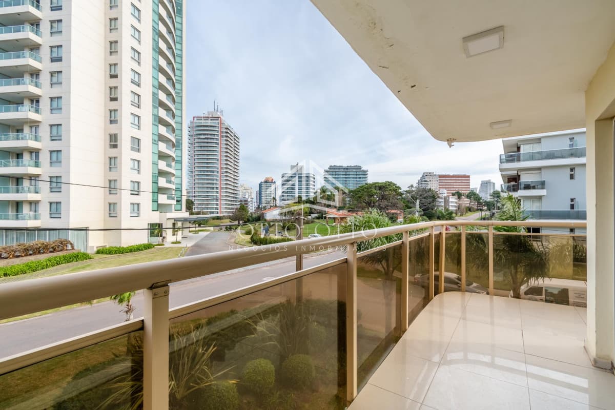 Moderno Apartamento de 3 Dormitorios a Pocas Cuadras del Mar En Venta, Playa Brava
