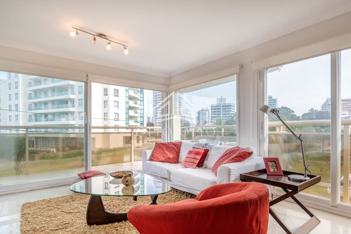 Moderno Apartamento de 3 Dormitorios a Pocas Cuadras del Mar En Venta, Playa Brava
