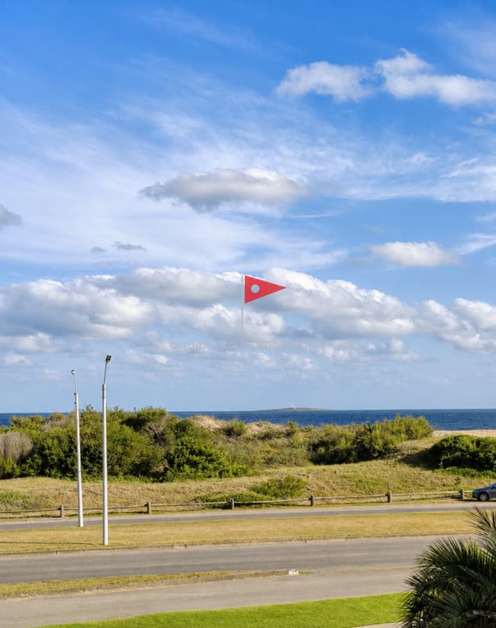 Apartamento ID.158 - Venta de apartamento de 3 dormitorios sobre primera fila de Playa Brava, Punta del Este