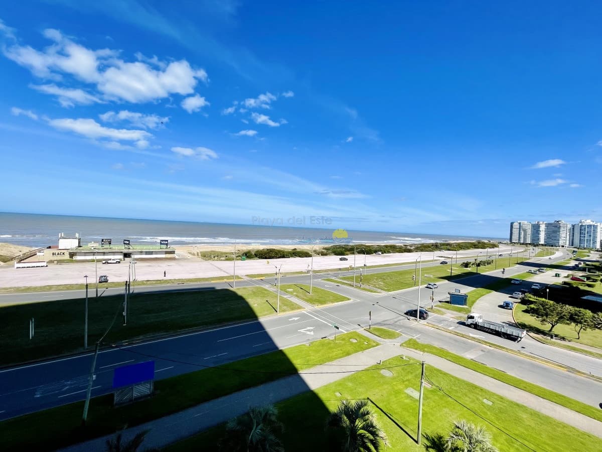 Alquiler temporario de departamento premium de 3 Dormitorios y dependencia de servicio, Playa Brava - Inmobiliaria Playa del Este
