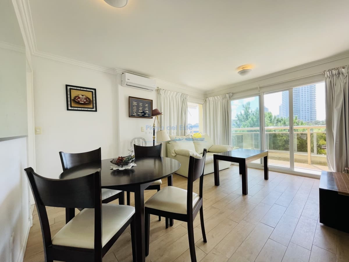 Apartamento de 2 Dormitorios en Aidy Grill a Pocos Metros de Playa Brava - Venta - Inmobiliaria Playa del Este