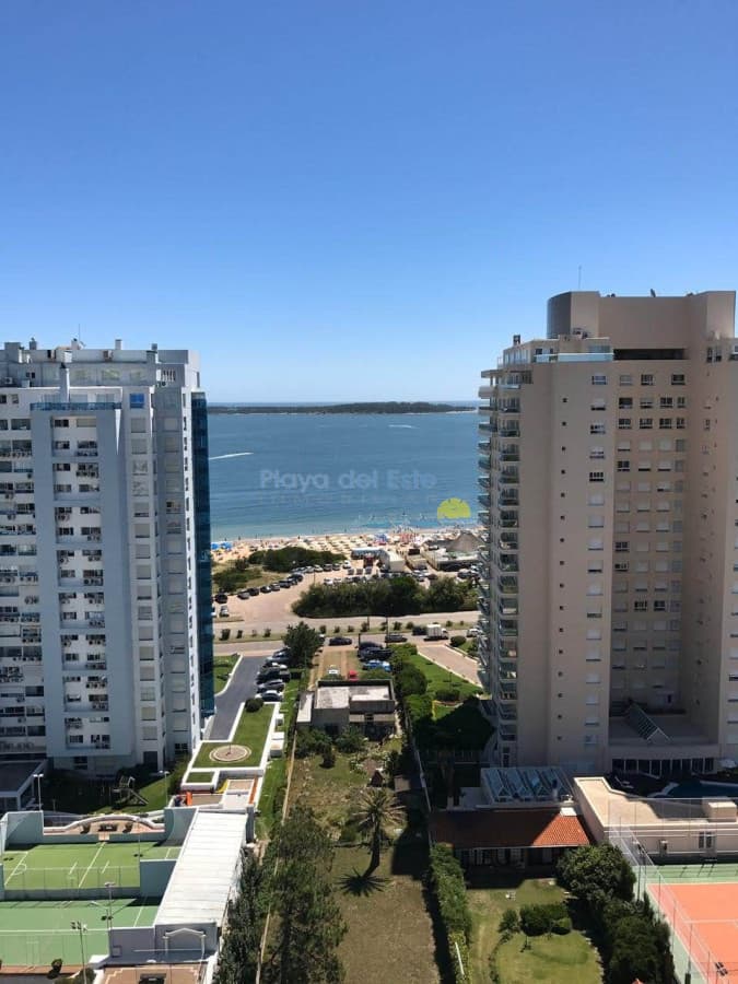 enta de Excelente Apartamento de 3 Dormitorios con Vista al Mar, Playa Mansa, Punta del Este - Inmobiliaria Playa del Este