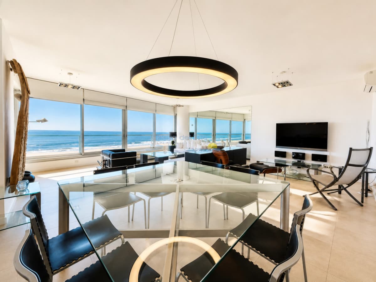 Venta y alquiler de departamento esquinero de 3 Dormitorios ý Dependencia de servicio, Torre LE PARC, playa Brava. Punta del Este - Inmobiliaria Playa del Este