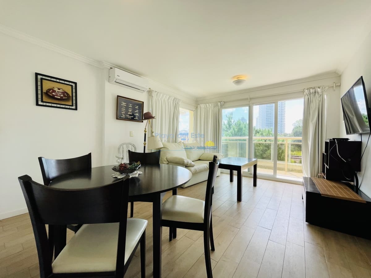 Apartamento de 2 Dormitorios en Aidy Grill a Pocos Metros de Playa Brava - Venta - Inmobiliaria Playa del Este
