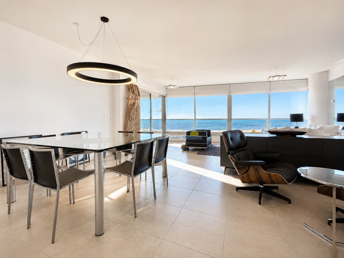 Venta y alquiler de departamento esquinero de 3 Dormitorios ý Dependencia de servicio, Torre LE PARC, playa Brava. Punta del Este - Inmobiliaria Playa del Este