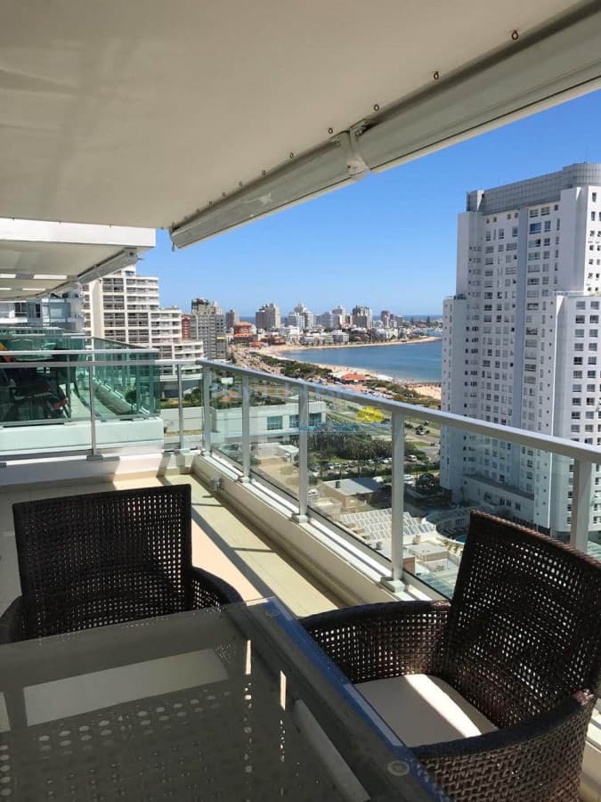 enta de Excelente Apartamento de 3 Dormitorios con Vista al Mar, Playa Mansa, Punta del Este - Inmobiliaria Playa del Este