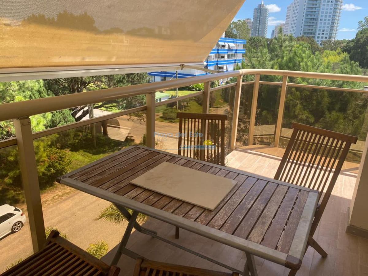 Apartamento de 2 Dormitorios en Aidy Grill a Pocos Metros de Playa Brava - Venta - Inmobiliaria Playa del Este