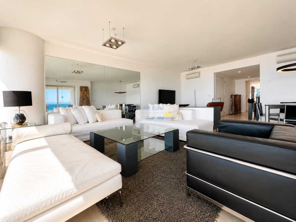 Venta y alquiler de departamento esquinero de 3 Dormitorios ý Dependencia de servicio, Torre LE PARC, playa Brava. Punta del Este - Inmobiliaria Playa del Este