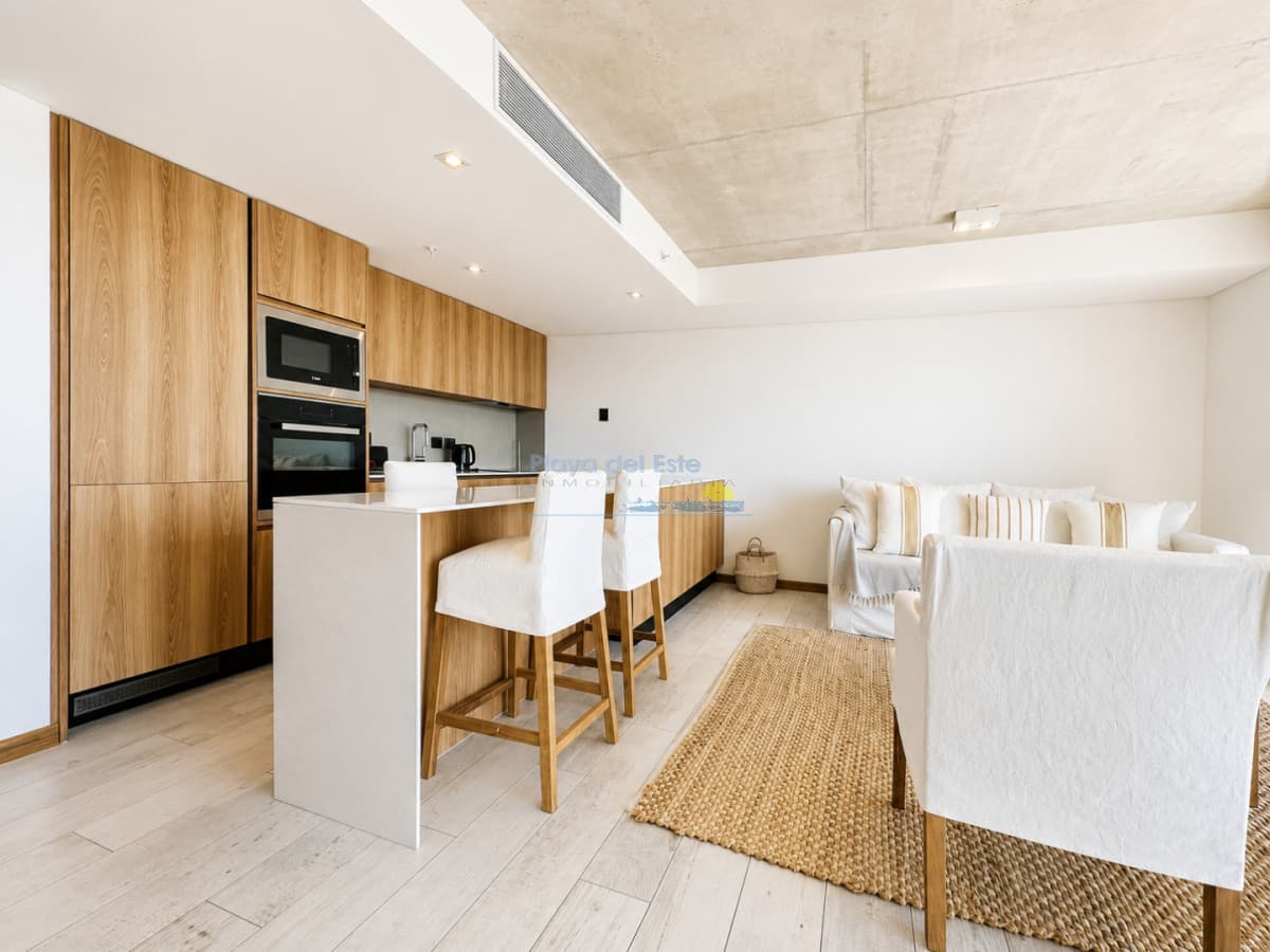 Moderno Apartamento de 1 Dormitorio en suite piso alto en Venta de Torre Surfside Village, Punta del Este - Inmobiliaria Playa del Este
