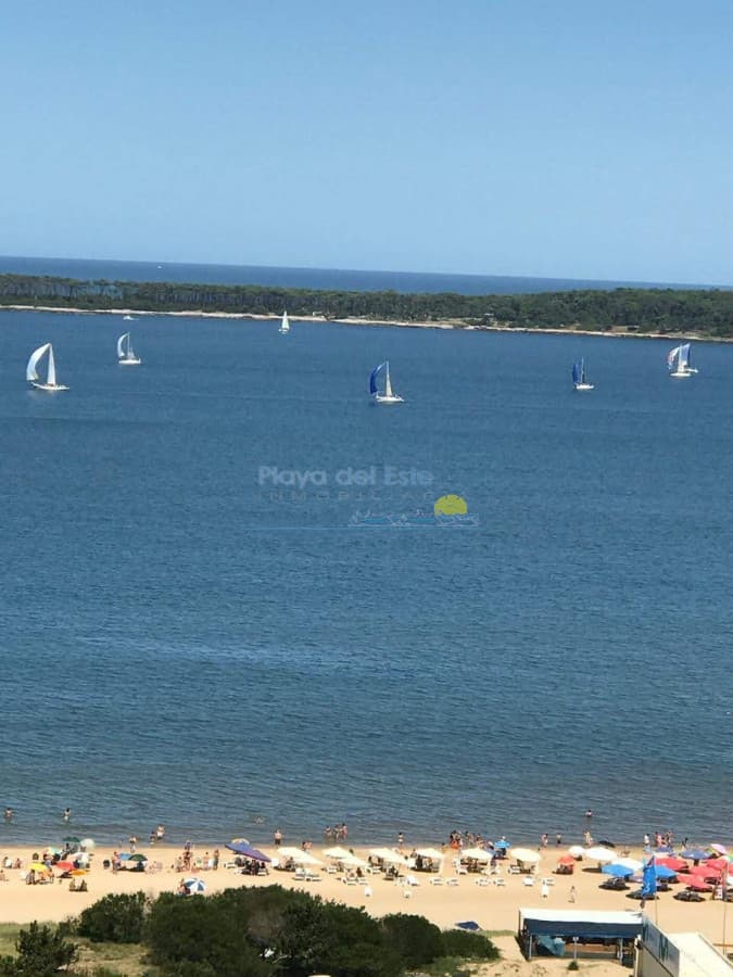 enta de Excelente Apartamento de 3 Dormitorios con Vista al Mar, Playa Mansa, Punta del Este - Inmobiliaria Playa del Este