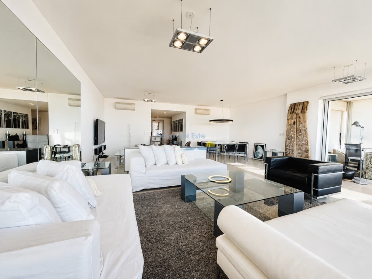 Venta y alquiler de departamento esquinero de 3 Dormitorios ý Dependencia de servicio, Torre LE PARC, playa Brava. Punta del Este - Inmobiliaria Playa del Este