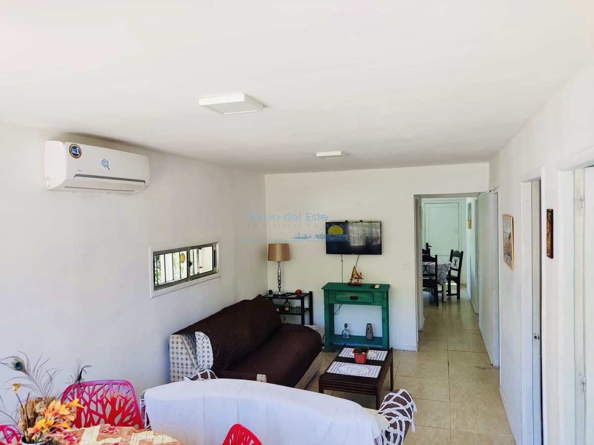 Casa de 3 Dormitorios en El Tesoro, La Barra. Venta y Alquiler Anual - Inmobiliaria Playa del Este