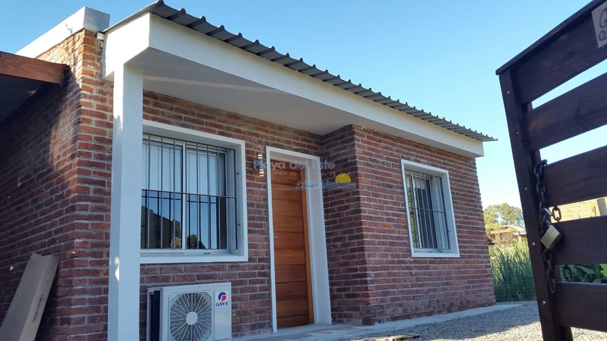 Casa de 3 Dormitorios en El Tesoro, La Barra. Venta y Alquiler Anual - Inmobiliaria Playa del Este