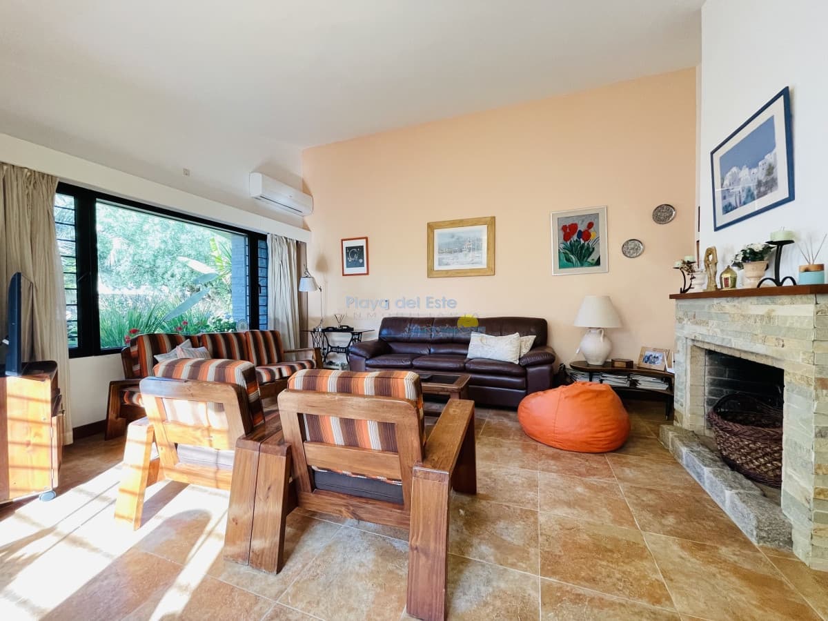 Casa de 3 Dormitorios y Piscina en Playa Mansa, Punta del Este - Inmobiliaria Playa del Este