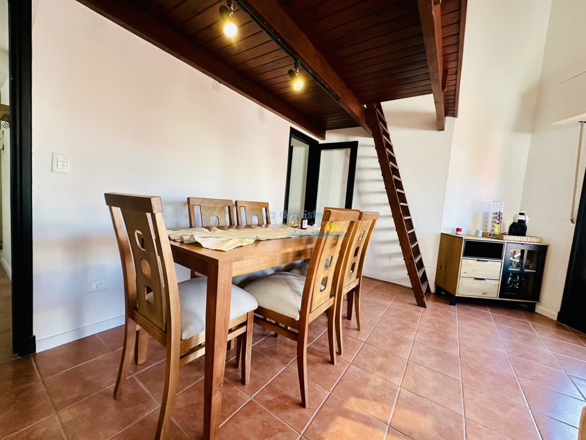 Casa estilo apartamento reciclada a nuevo en la mejor ubicación a pasos de la playa, Península, Brava y Mansa, Punta del Este - Alquiler - Inmobiliaria Playa del Este