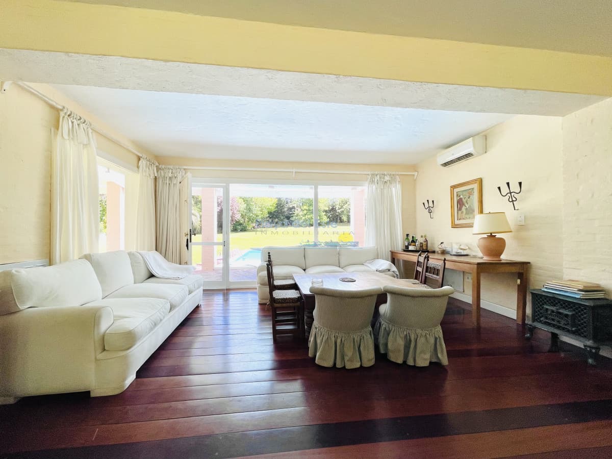 Excelente Casa de 4 Dormitorios en Playa Brava, Punta del Este - Inmobiliaria Playa del Este