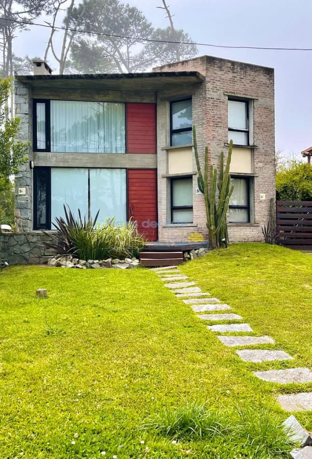 Casa de 3 Dormitorios en Montoya - Punta del Este - Inmobiliaria Playa del Este