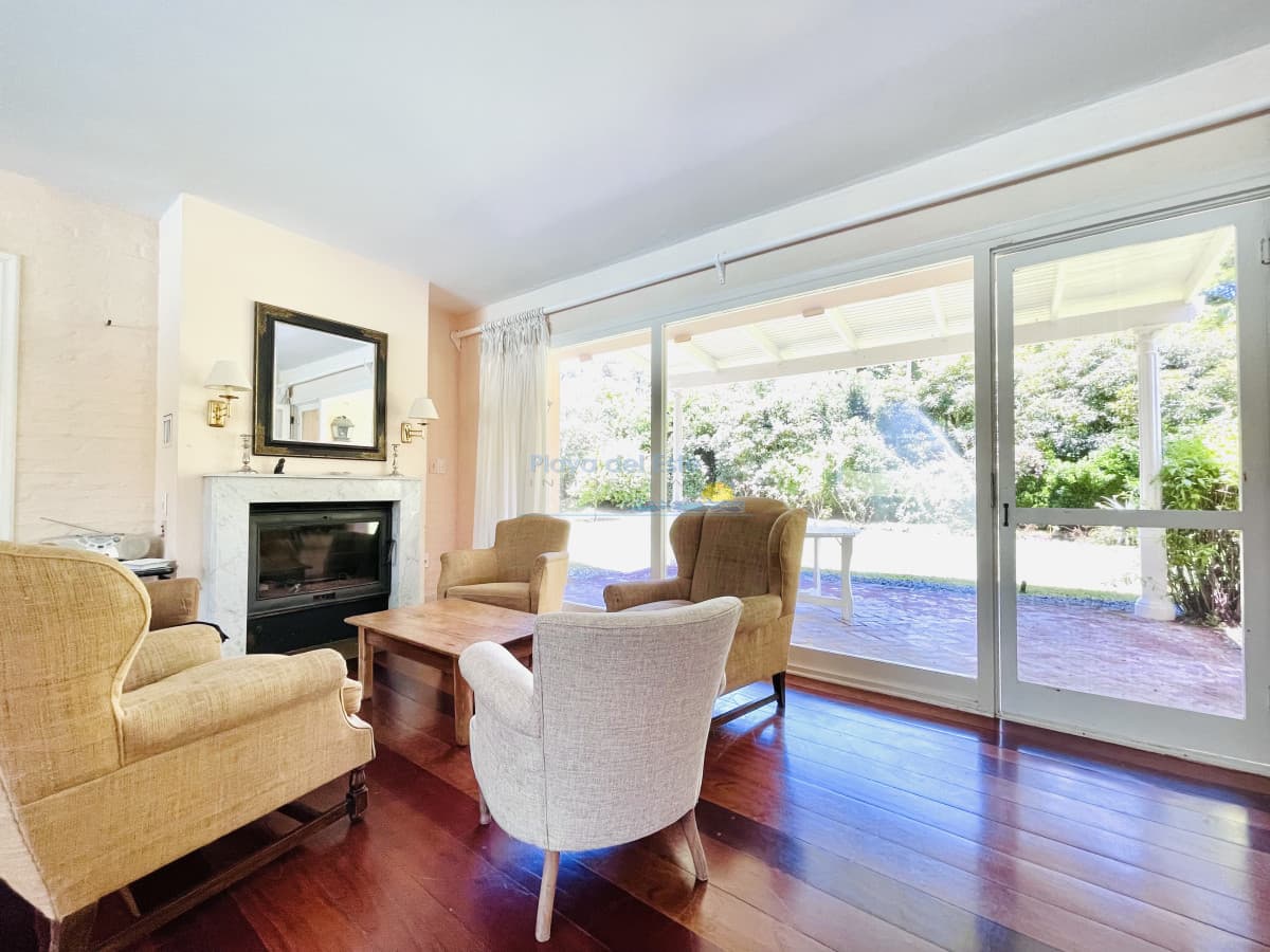 Excelente Casa de 4 Dormitorios en Playa Brava, Punta del Este - Inmobiliaria Playa del Este