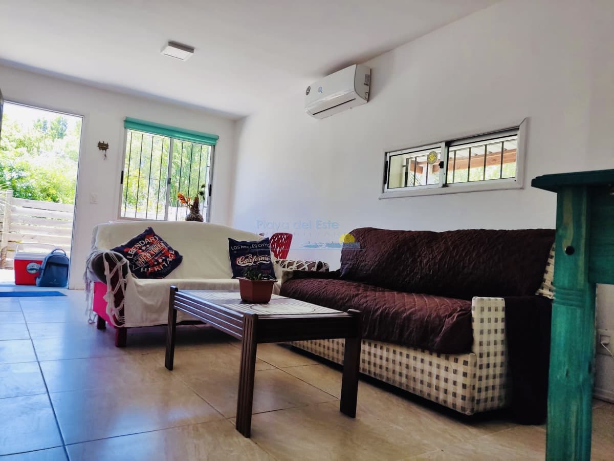 Casa de 3 Dormitorios en El Tesoro, La Barra. Venta y Alquiler Anual - Inmobiliaria Playa del Este