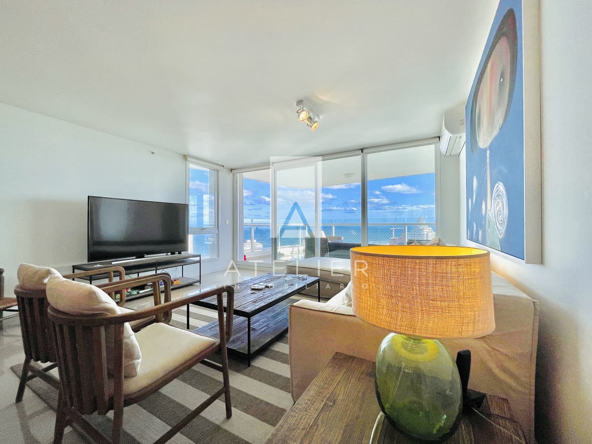 Venta de Exclusivo Pent-house de 3 Dormitorios con Vistas panorámicas a Playa Brava, Punta del Este