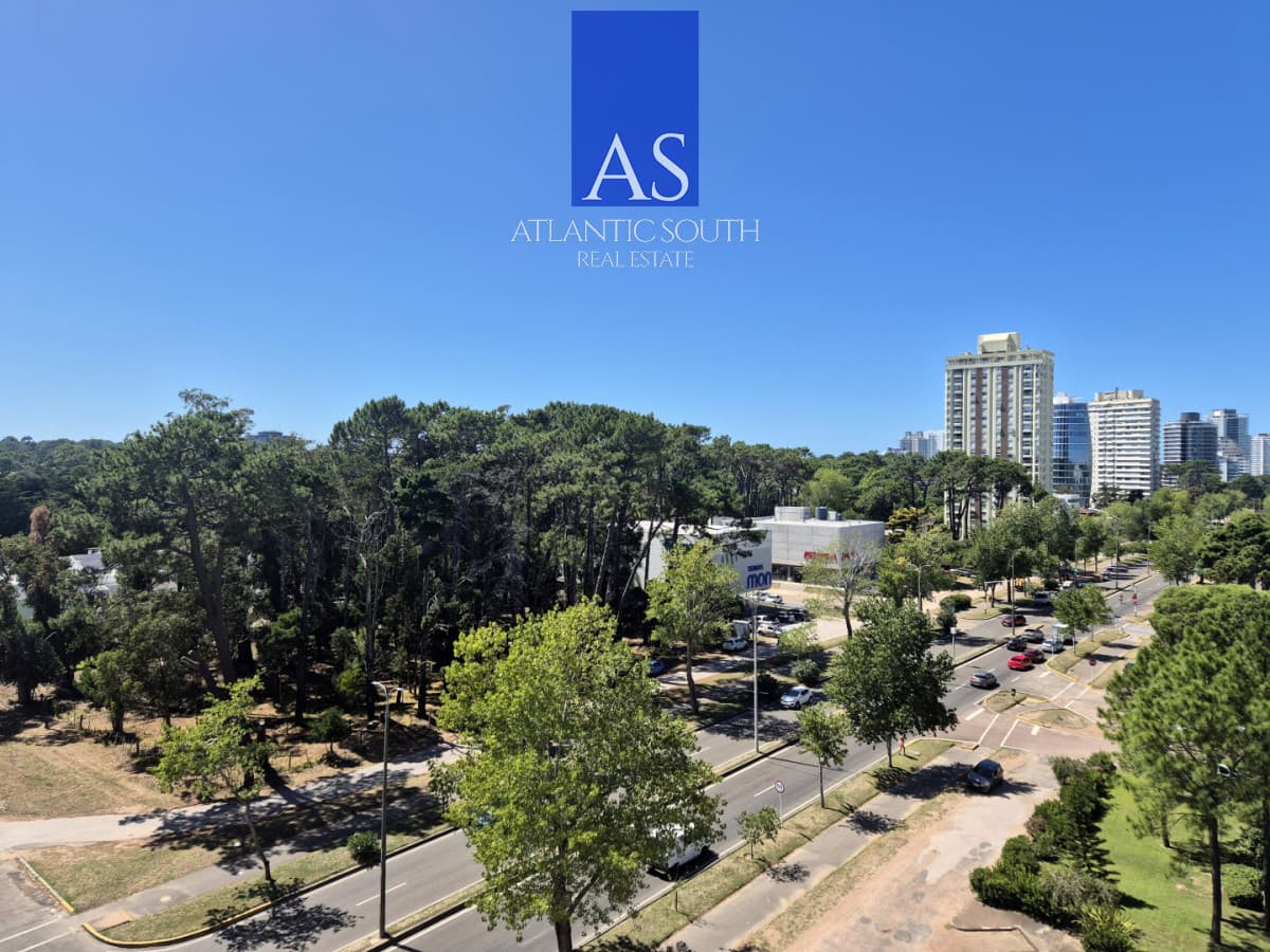 Apartamento de 3 dormitorios terraza garage piscina Punta Shopping Punta del Este