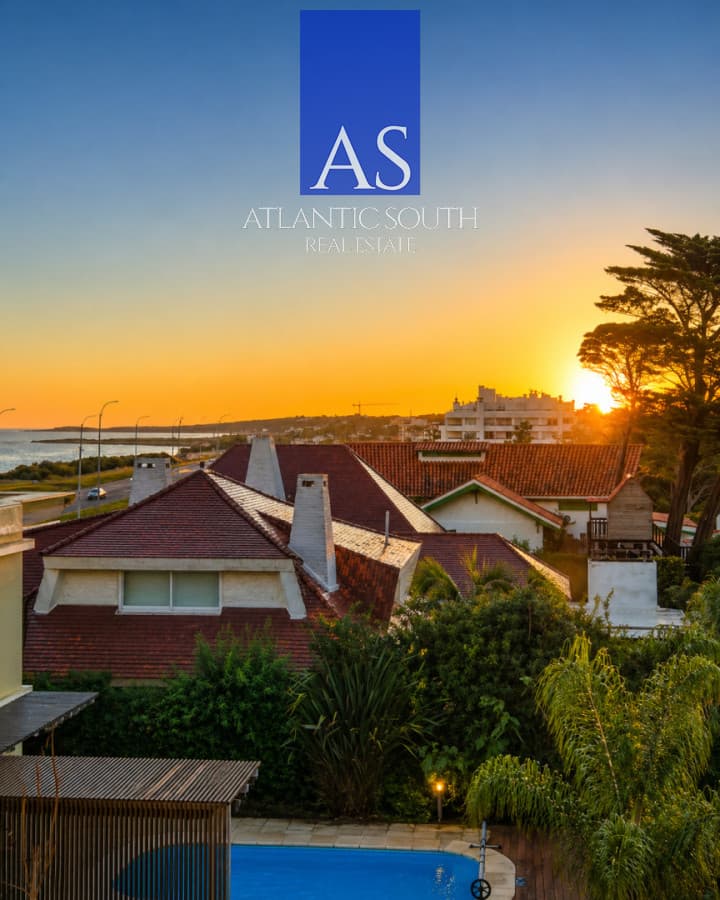 Apartamento de 3 Dormitorios con Vista Parcial al Mar en Playa Mansa - Pinares