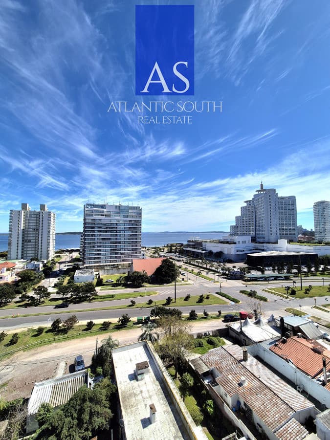 Penthouse 2 dormitorios con vista al mar garage Playa Mansa y Brava Punta del Este