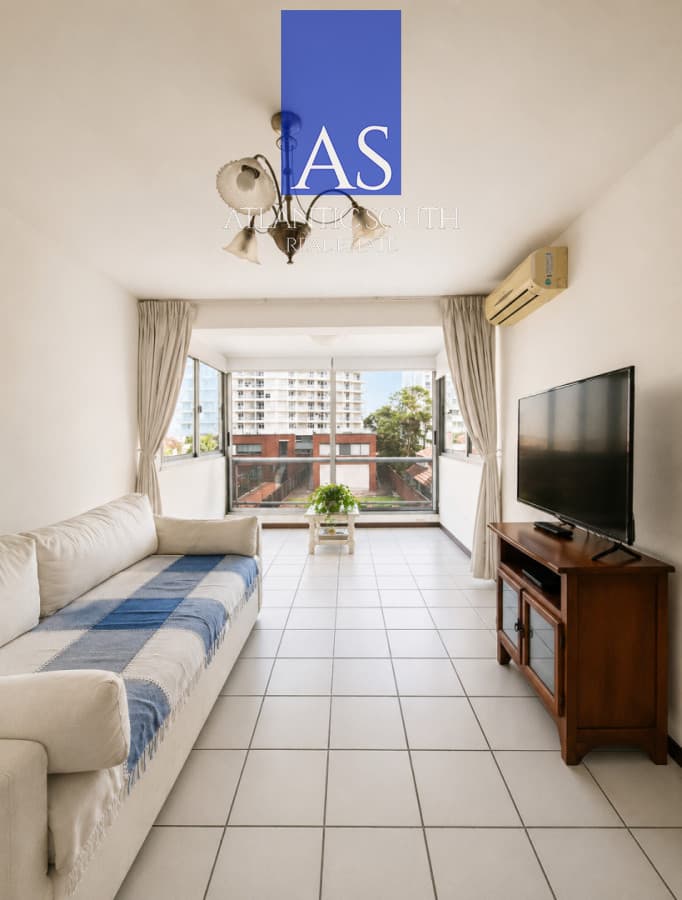 Apartamento de 2 Dormitorios terraza cochera Playa Mansa Punta del Este