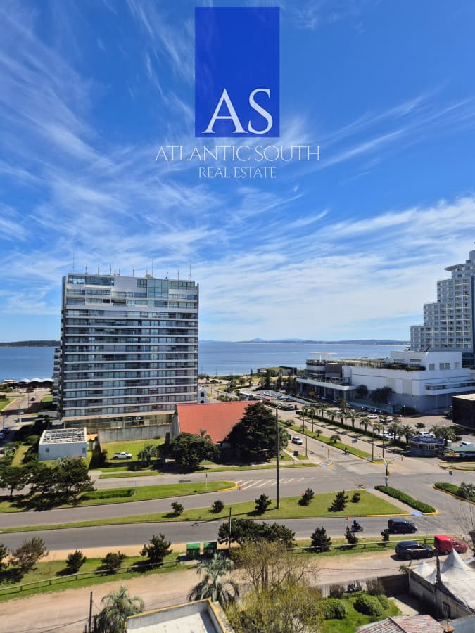 Penthouse 2 dormitorios con vista al mar garage Playa Mansa y Brava Punta del Este