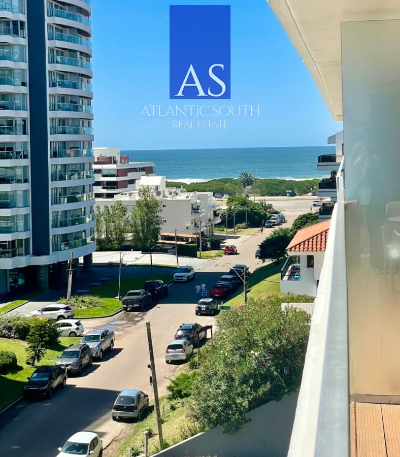 Oportunidad 1 dormitorio y medio con vista, balcón y servicios en Aidy Grill Punta del Este