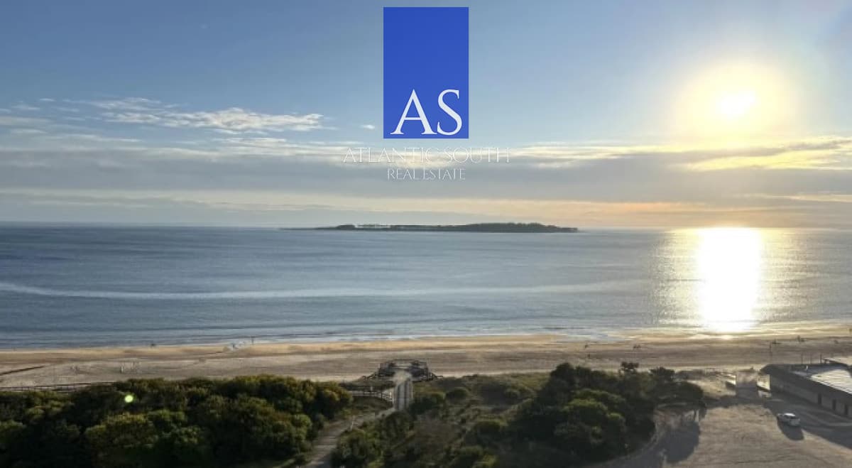 Apartamento 3 dormitorios piso alto frente al mar planta de categorí