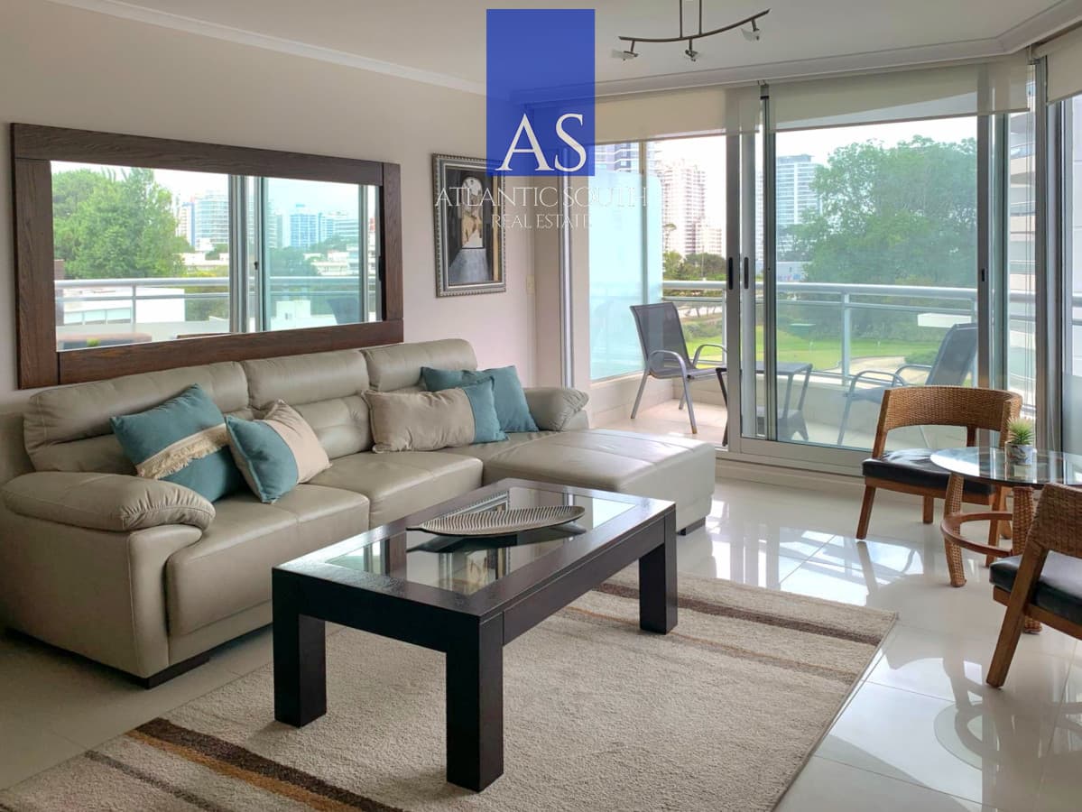 Apartamento de dos dormitorios en Ocean Drive , Punta del Este