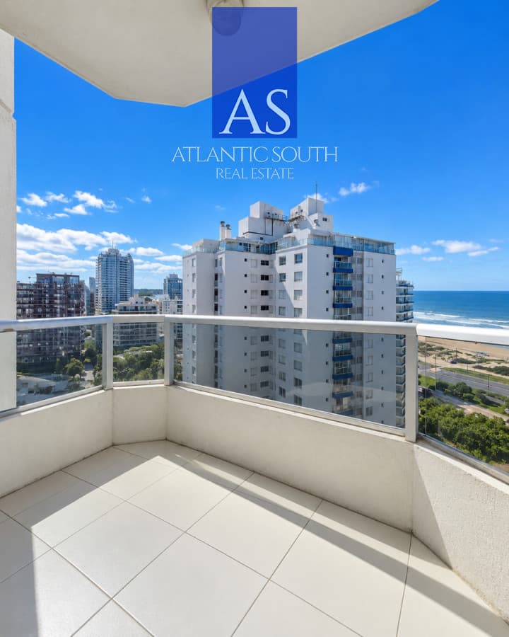 Apartamento 2 dormitorios + dependencia en piso alto con vista al mar - Playa Brava
