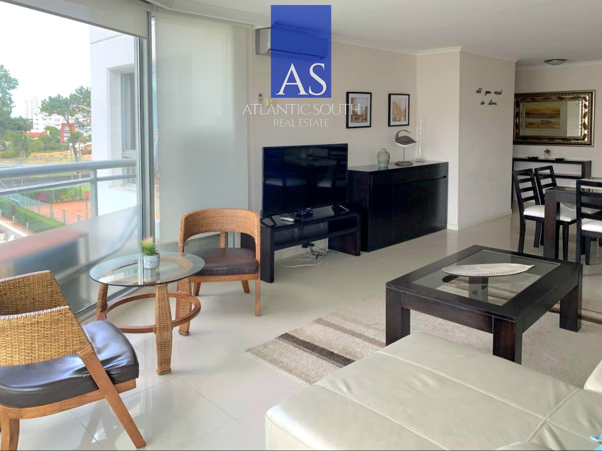Apartamento de dos dormitorios en Ocean Drive , Punta del Este