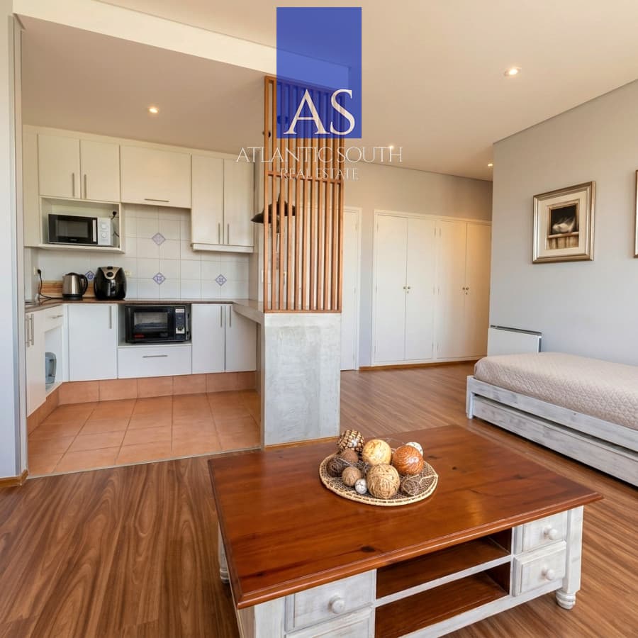 Apartamento de 1 dormitorio totalmente renovado, con cocina integrada y excelente ubicación en Punta del Este