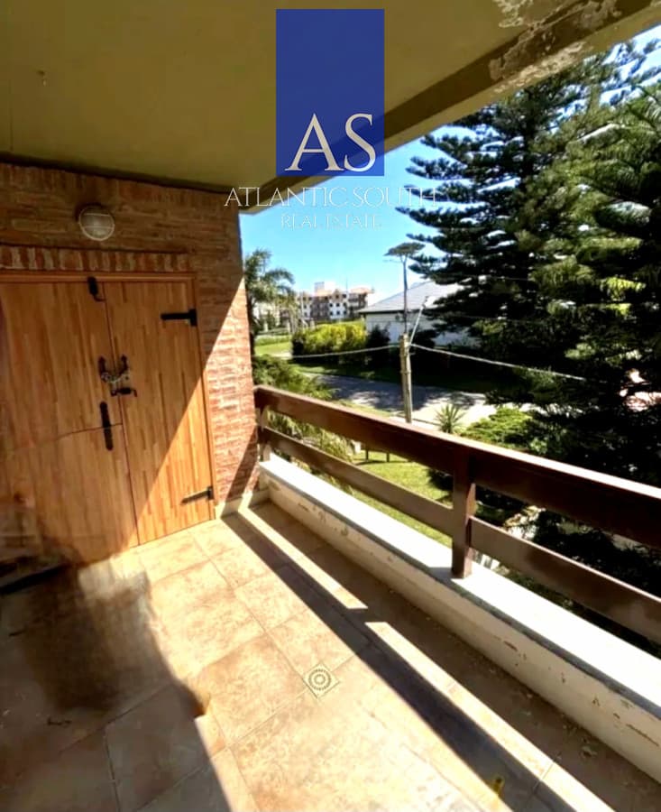 Apartamento de 3 dormitorios a metros del mar parrillero propio y estufa a leña Playa Mansa Punta del Este