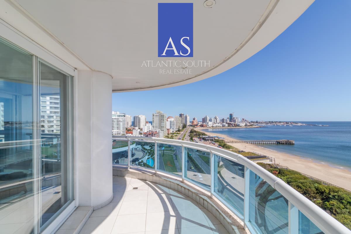 Apartamento 3 dormitorios en primera linea frente al mar Millenium Playa Mansa Punta del Este
