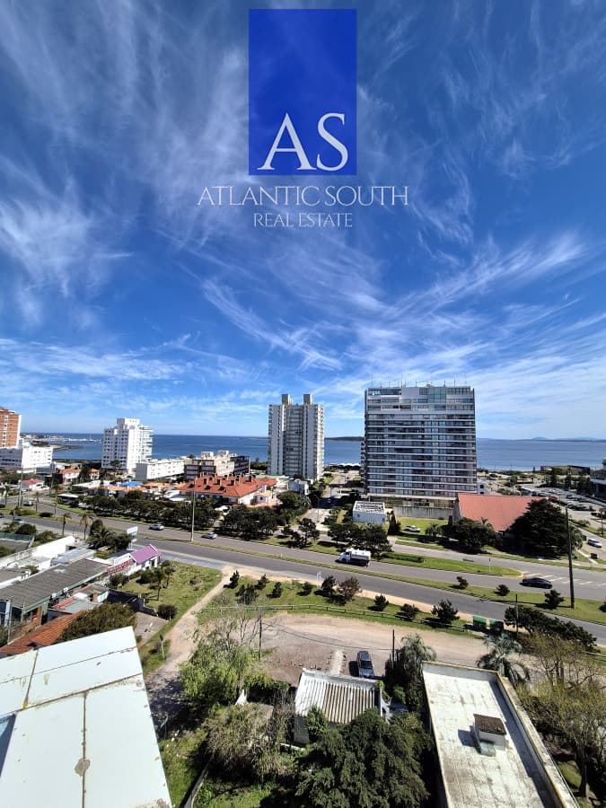 Penthouse 2 dormitorios con vista al mar garage Playa Mansa y Brava Punta del Este
