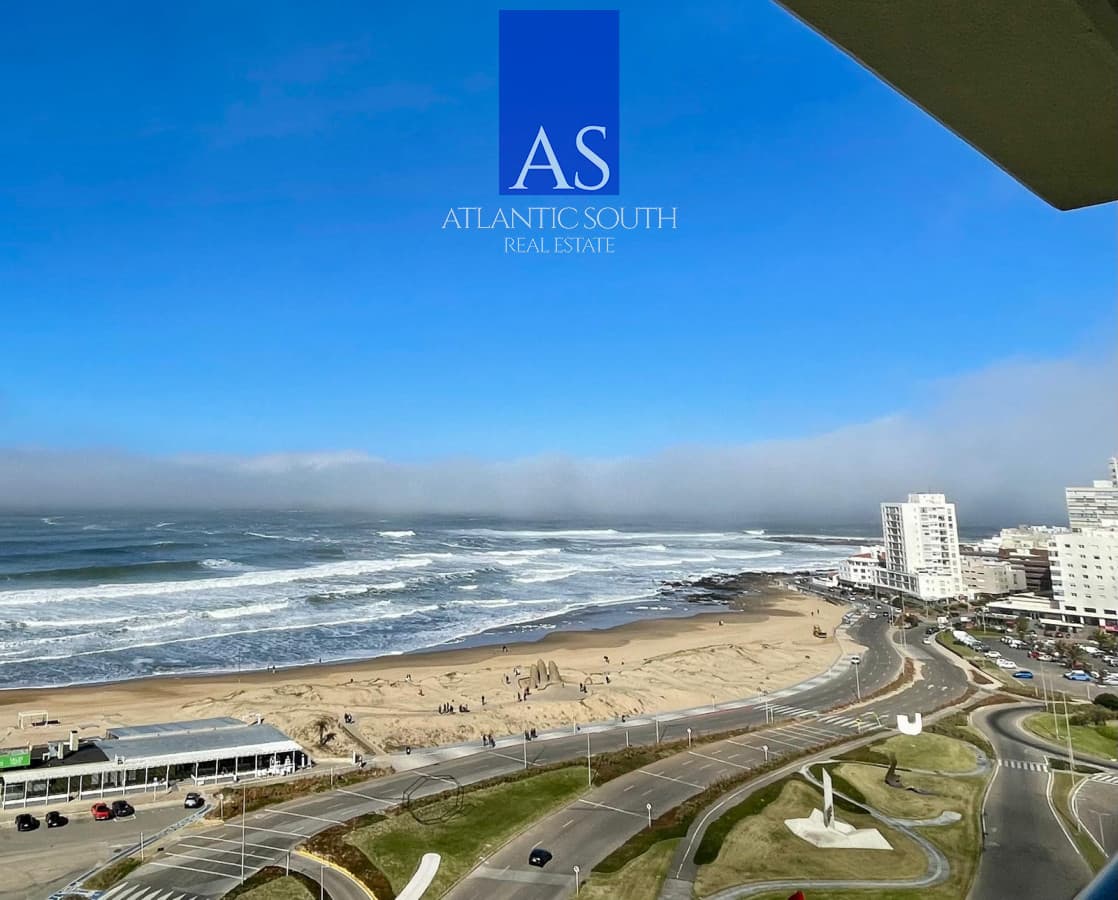 Apartamento de 3 dormitorios mas servicio primera linea playa brava
