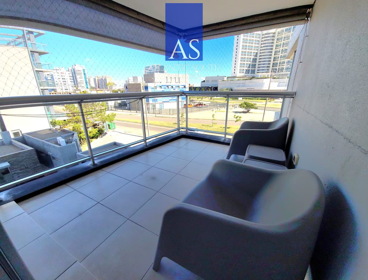 Apartamento de 3 dormitorios 2 baños cochera en Playa Mansa
