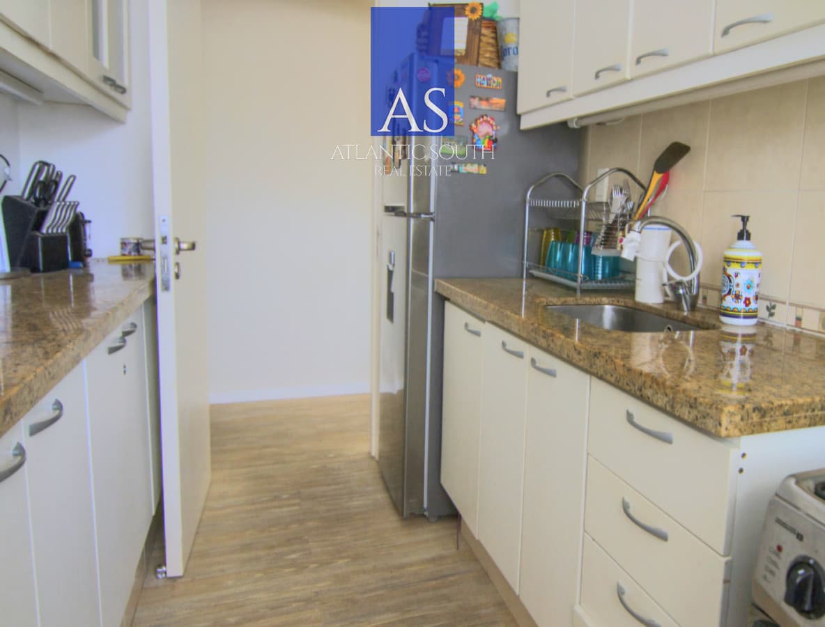 Apartamento moderno y soleado 3 dormitorios vista al mar con servicios Punta del Este