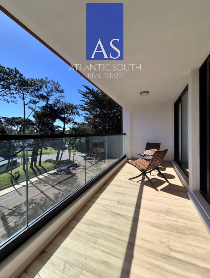 Venta apartamento 1 dormitorio casi a estrenar 200mts del mar Playa Mansa