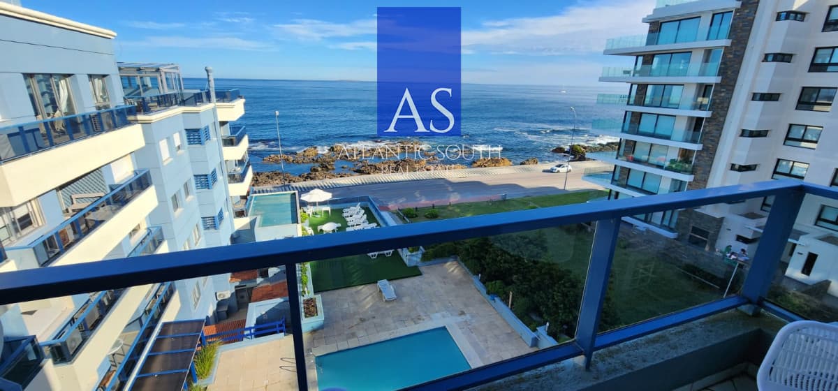 Penthouse 3 dormitorios + servicio y gran terraza con parrillero propio en Playa Brava Punta del Este