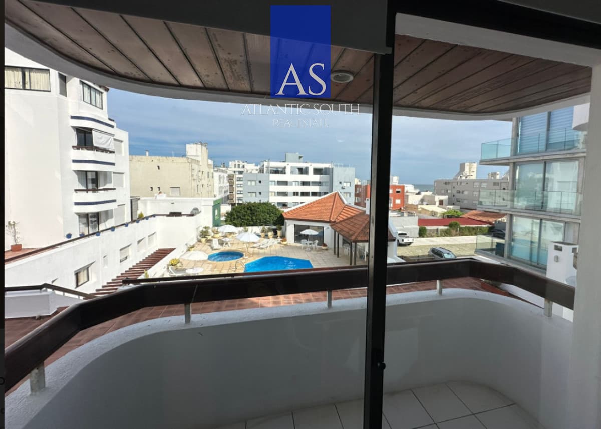 Apartamento de 1 dormitorio con vista al mar en península