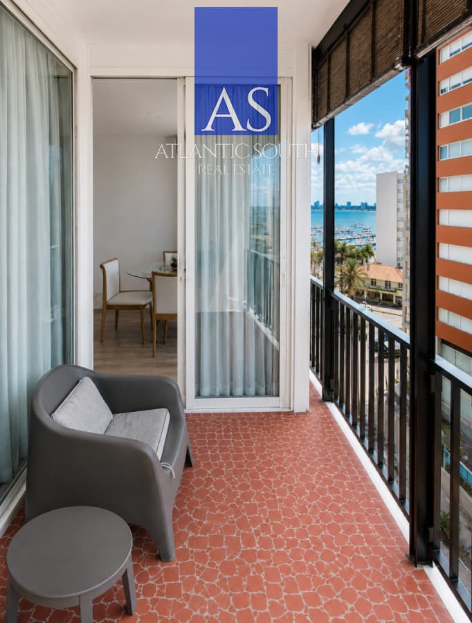 Apartamento reciclado con vista al mar a pasos del Puerto de Punta del Este