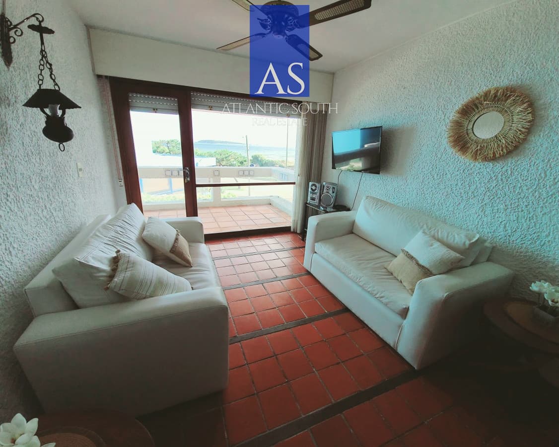 Alquiler anual Apartamento 2 dormitorios frente al mar Mansa espectacular terraza con vista